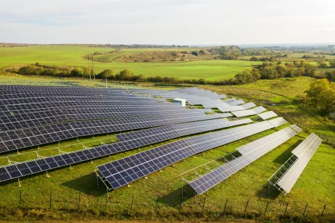 Napelem és energiatároló az audit után: mikor éri meg a vállalatnak?